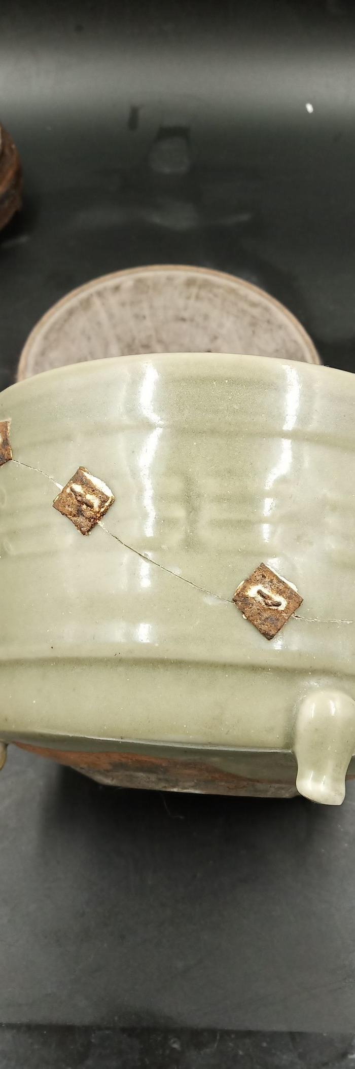 精品元代龙泉八卦三足炉