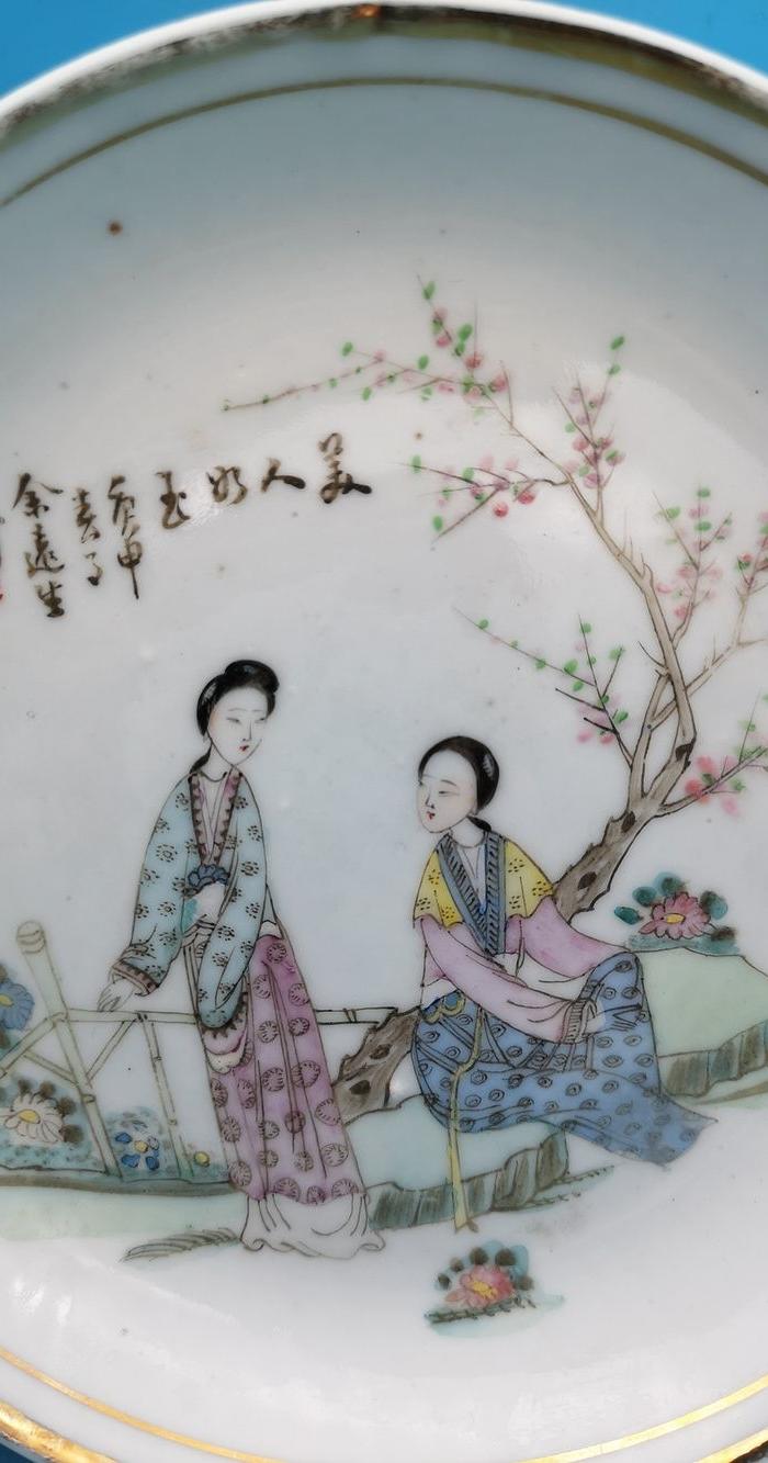 民国名家余远生作粉彩江东二乔纹盘一对