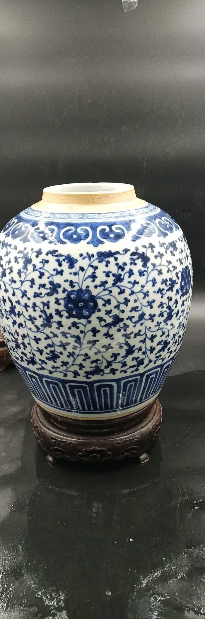 乾隆青花缠枝莲大罐