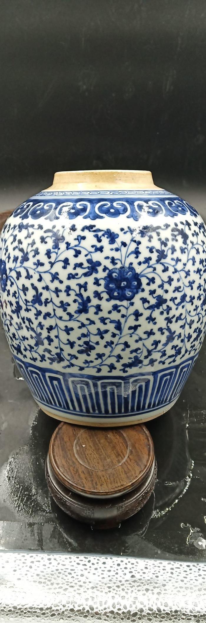 乾隆青花缠枝莲大罐