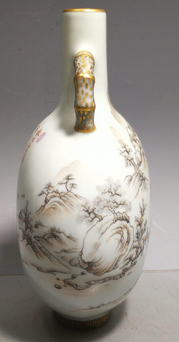 清乾隆墨彩描金唐英题诗文山水纹双耳扁瓶