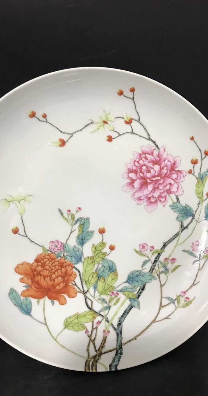 雍正粉彩牡丹纹盘