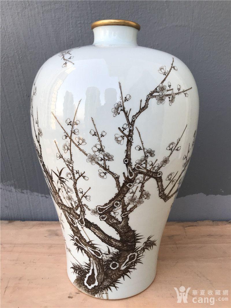 清雍正墨彩梅花纹梅瓶