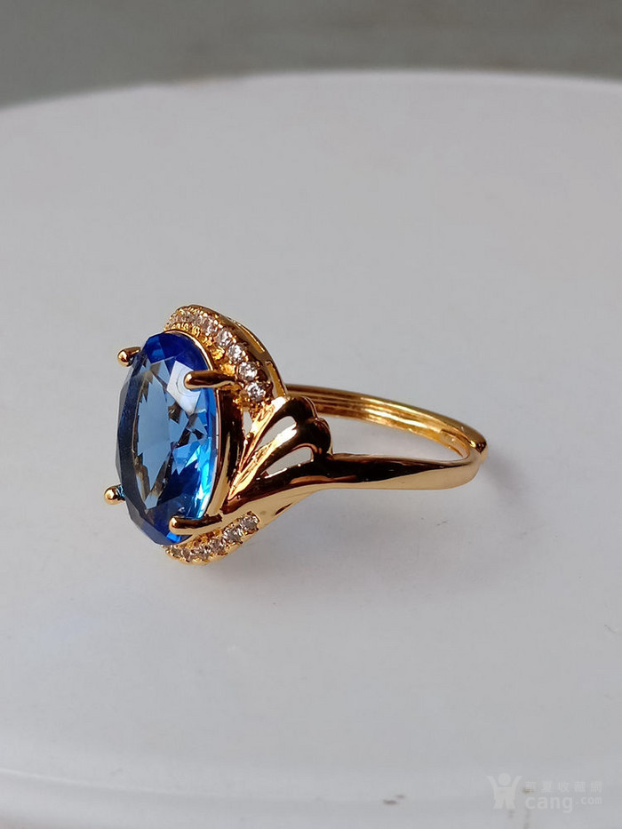 少见的天然蓝宝石女士戒指