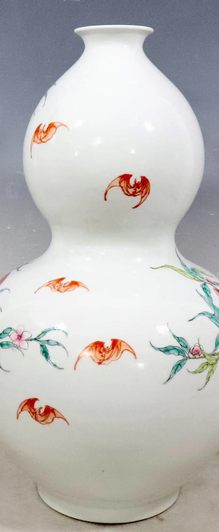 雍正粉彩福寿葫芦瓶