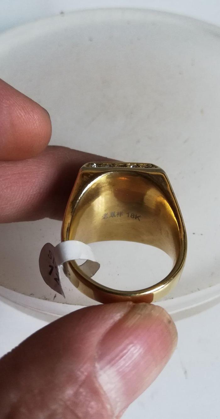 镶嵌老凤祥18k戒指