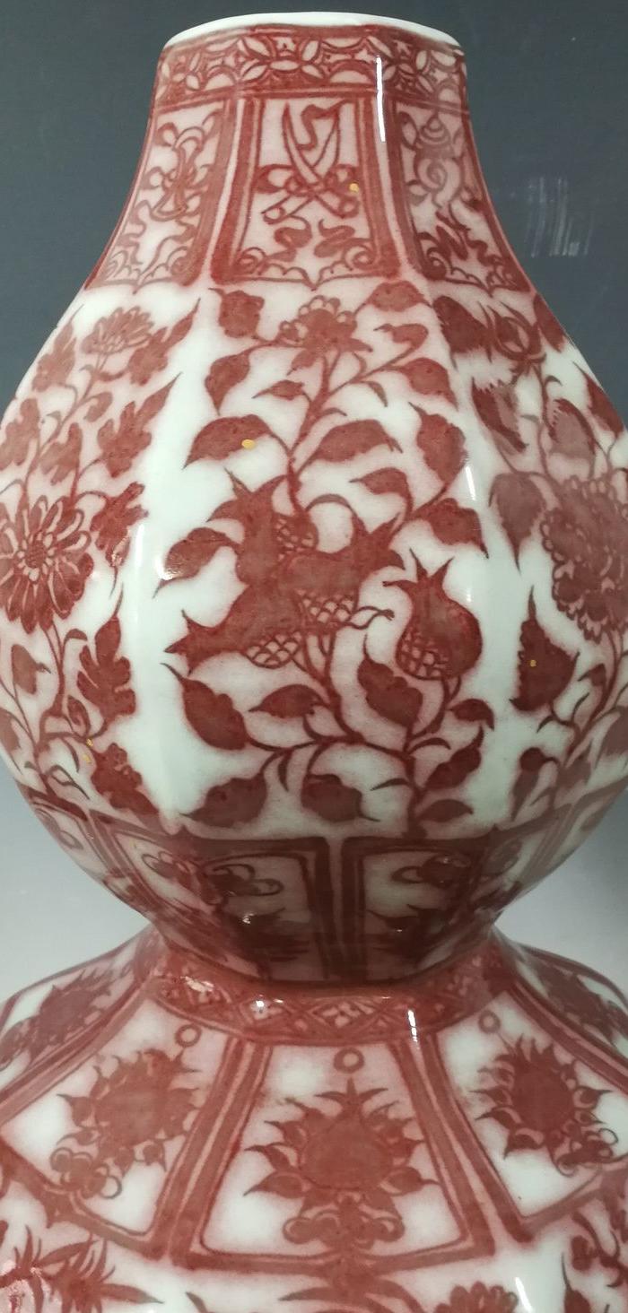 釉里红花鸟葫芦瓶