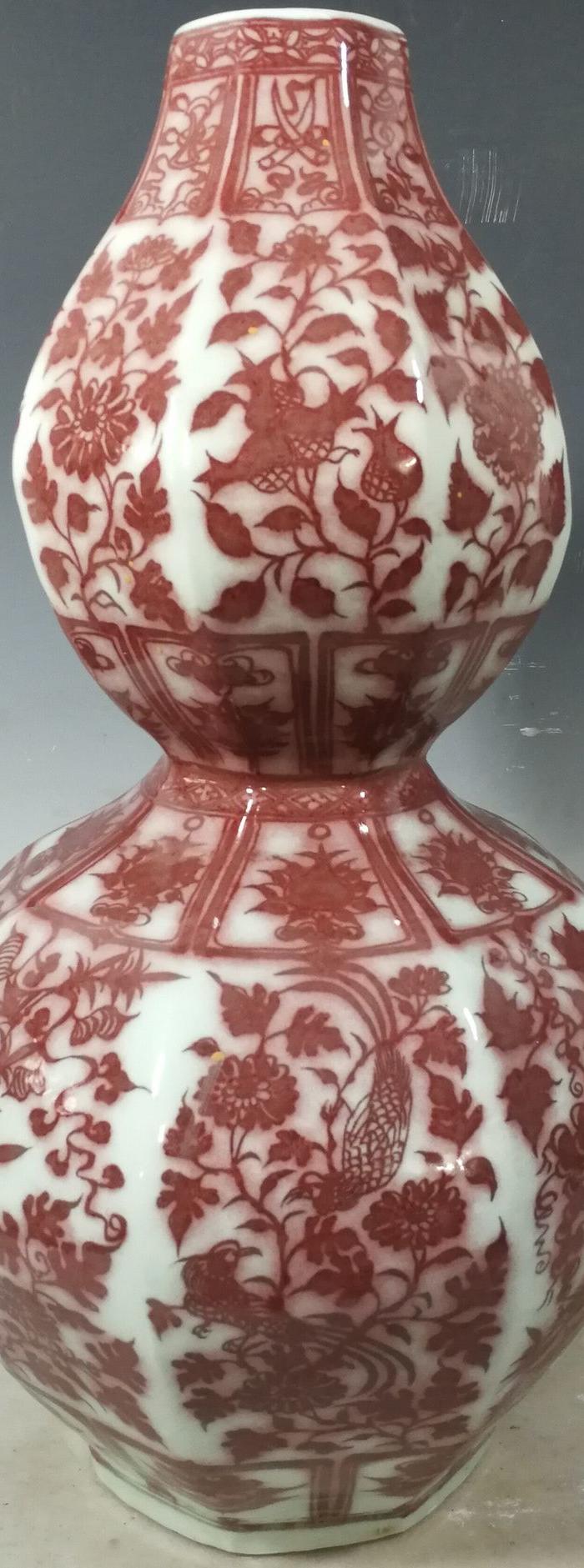 釉里红花鸟葫芦瓶