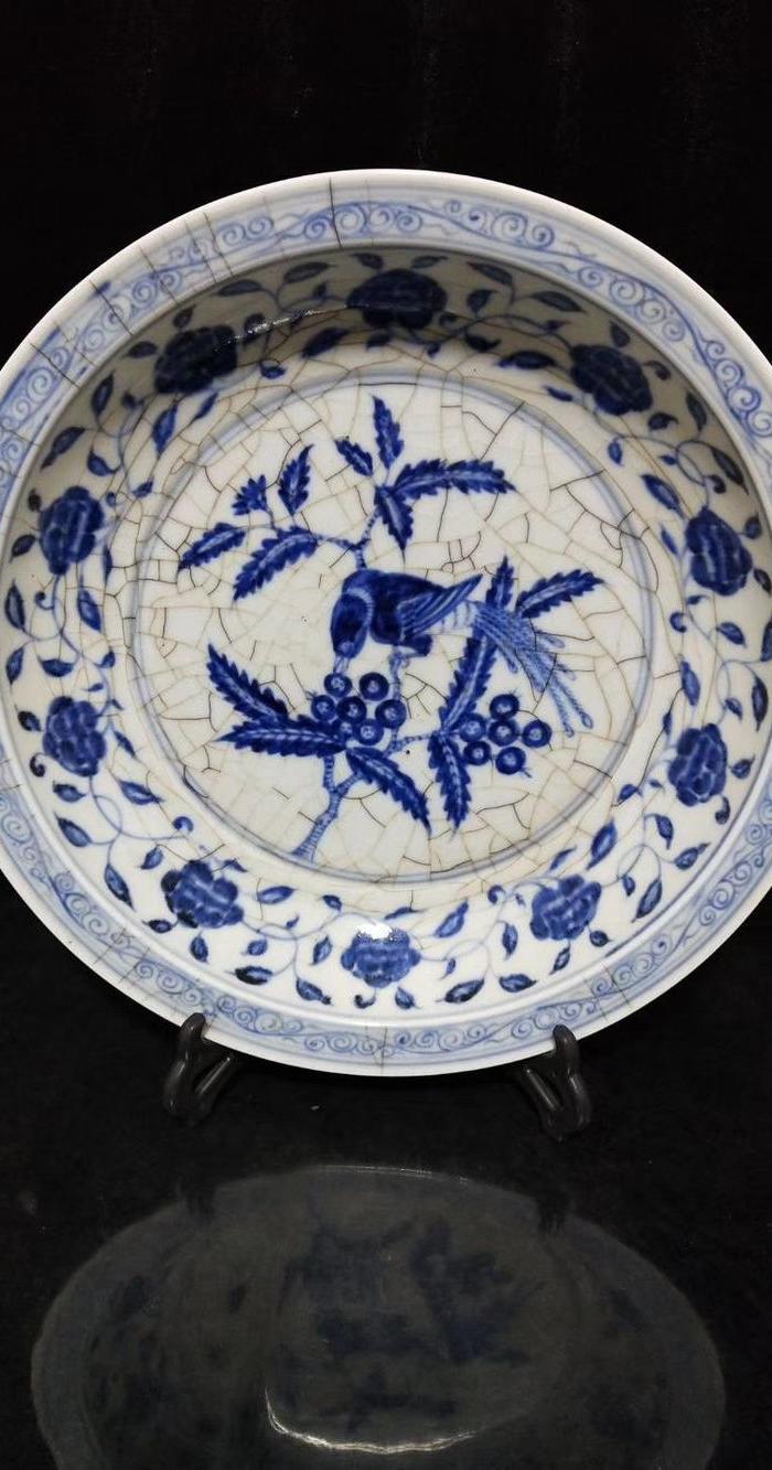 瓷器明宣德青花折枝花鸟纹开片折沿盘