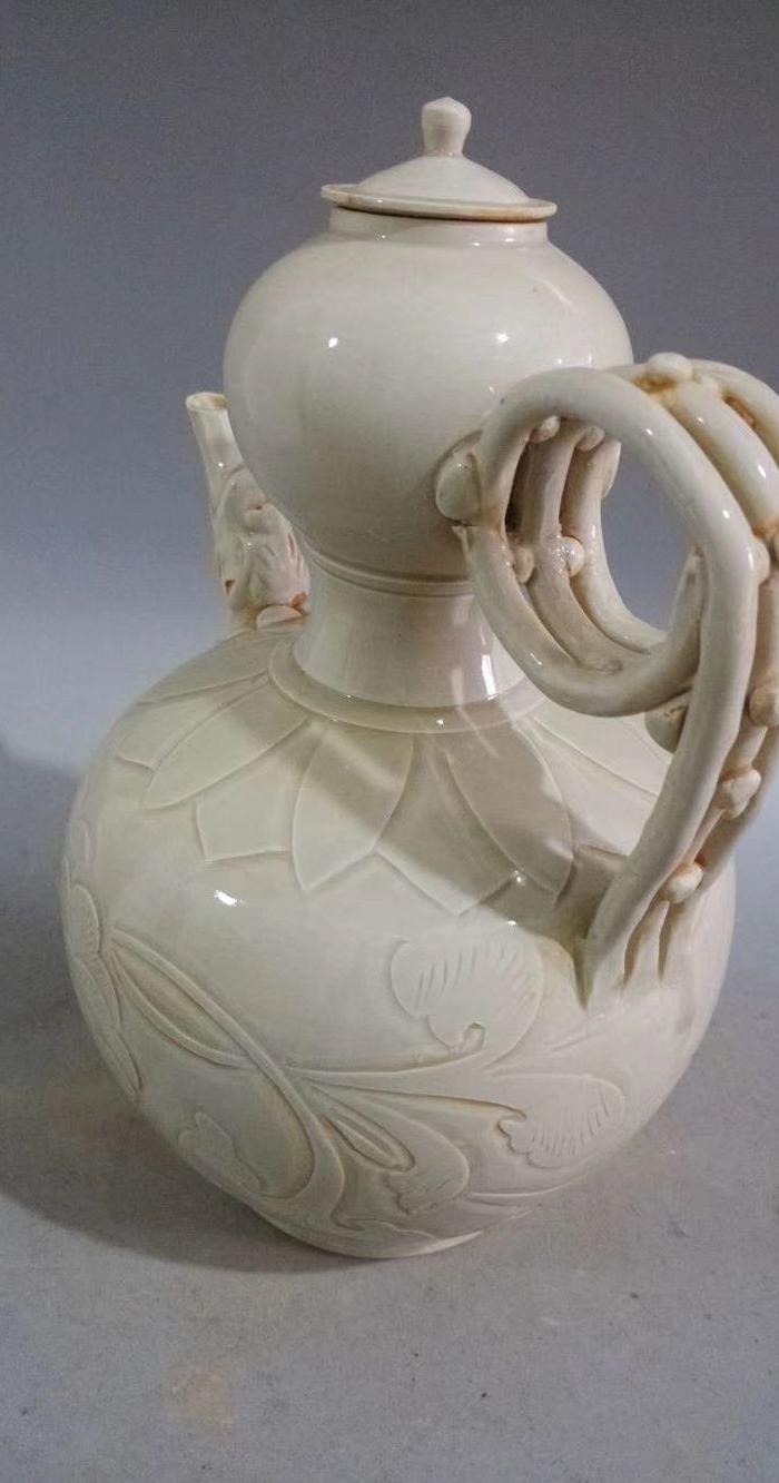 定窑刻花葫芦执壶