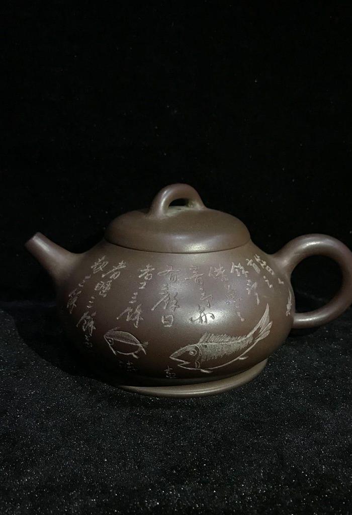 顾景舟鱼纹题词福德长寿紫砂壶