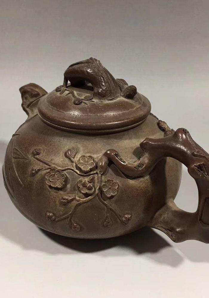 蒋燕亭款梅竹纹紫砂壶17x10