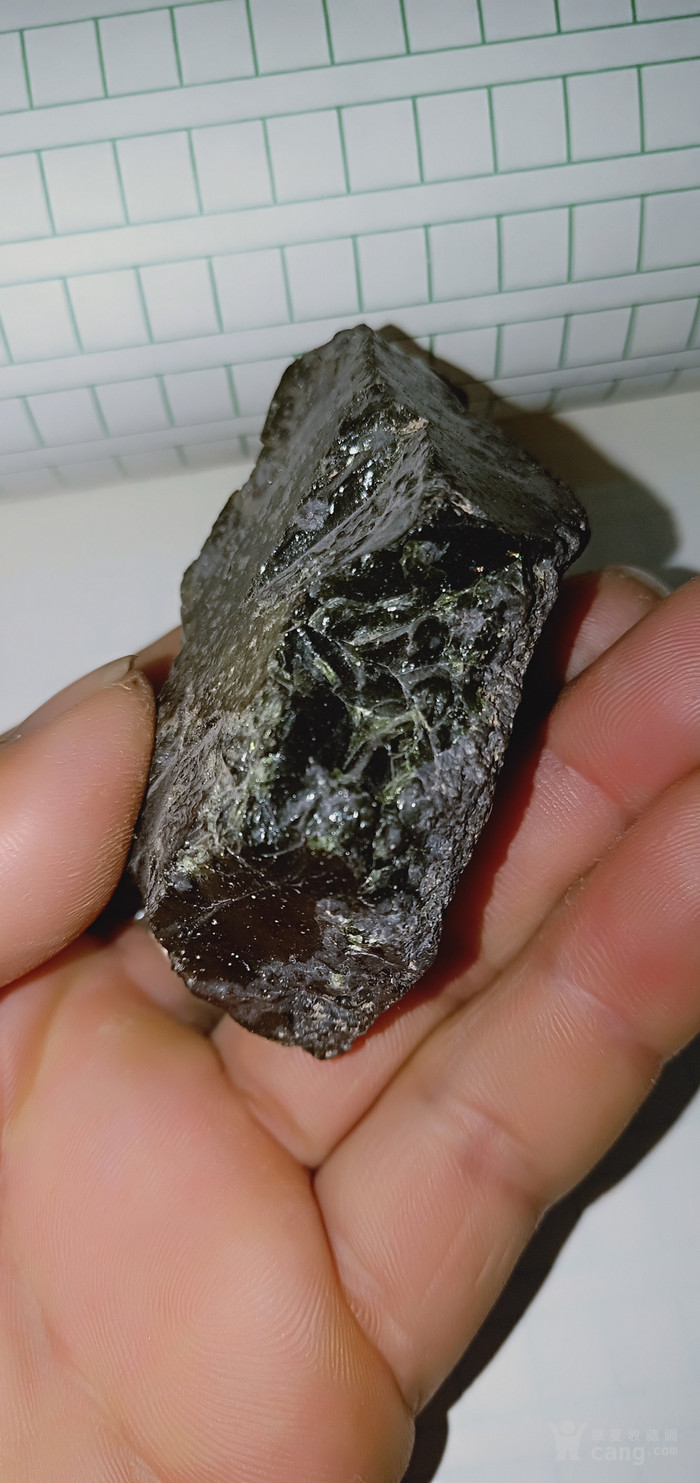 玻璃陨石深绿颗粒宝石