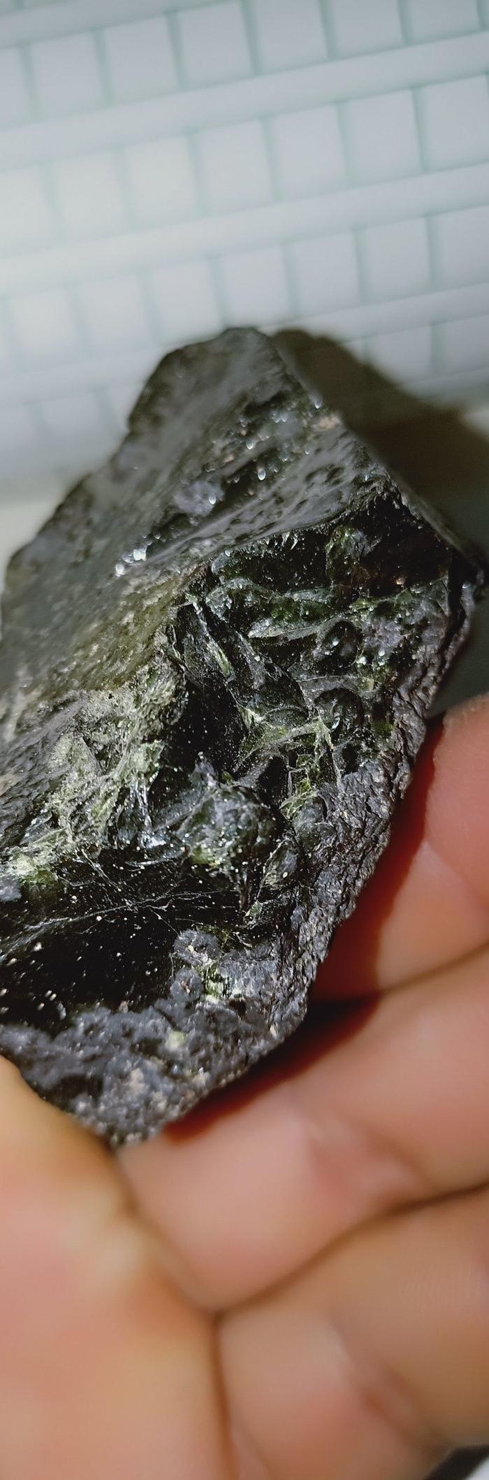 玻璃陨石深绿颗粒宝石