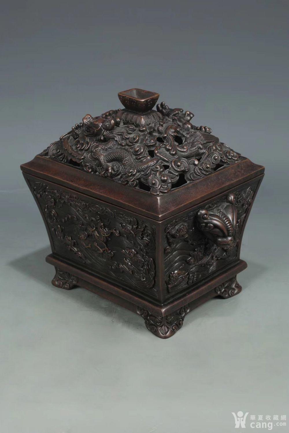 明 精铸铜胎醇美包浆海水异兽纹四方熏炉