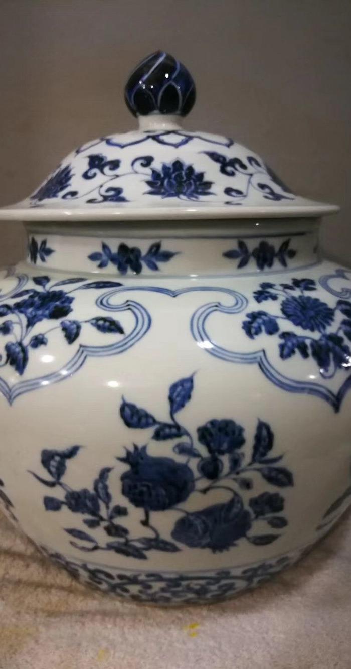 宣德青花花卉盖罐