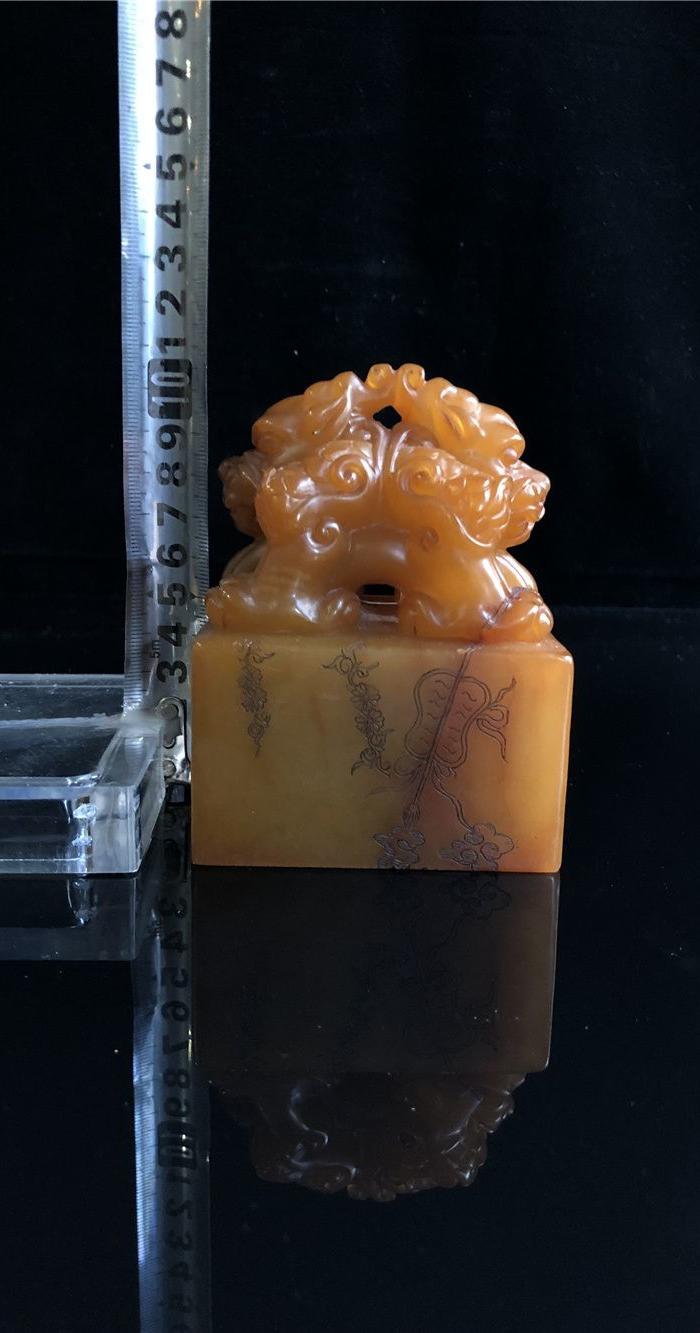 寿山石双面工瑞兽玉玺