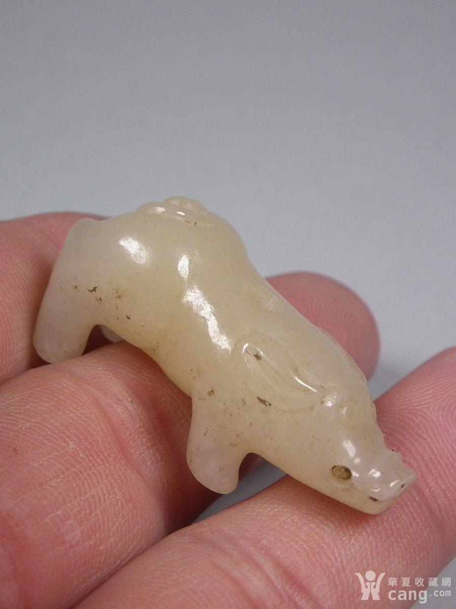 老和田白玉带沁色通天孔圆雕年猪小坠佩