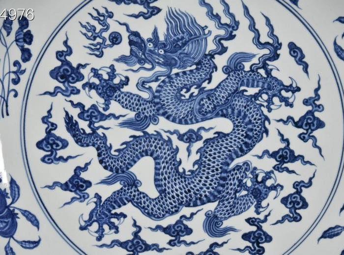 明代永乐青花八宝纹龙纹大盘