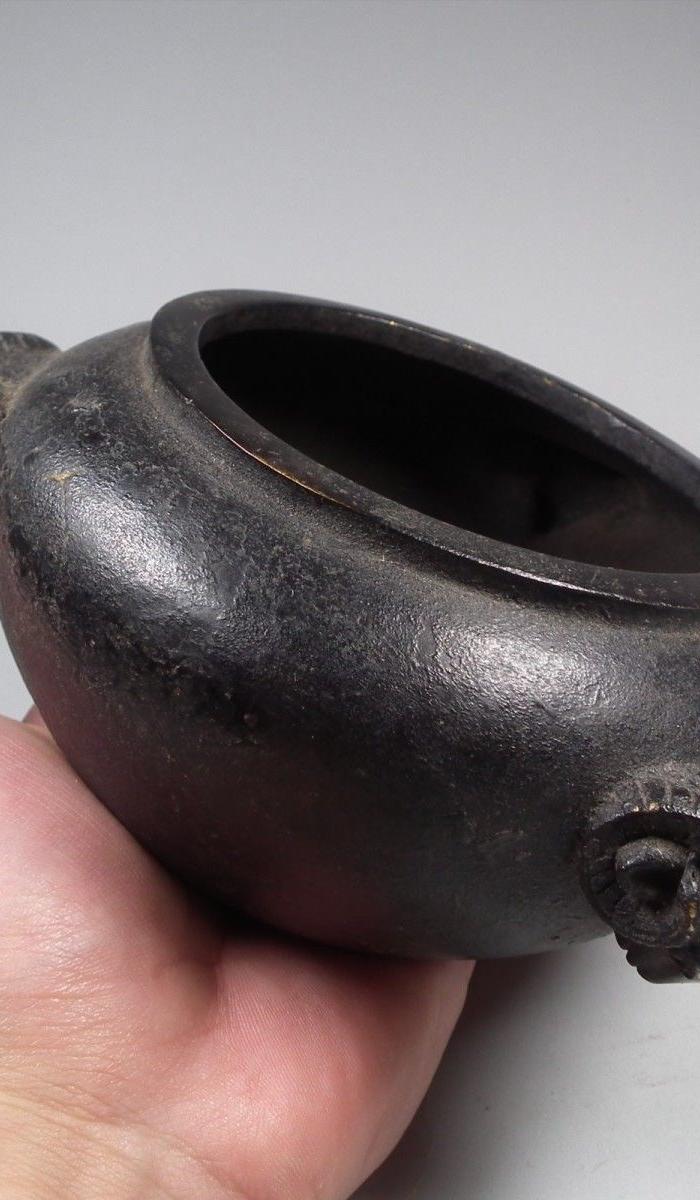 老黄铜三羊首造型玉堂清玩款大圆铜炉