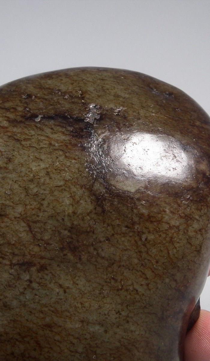 老和田玉老提油黑沁秋叶卧兽文房大笔舔摆件