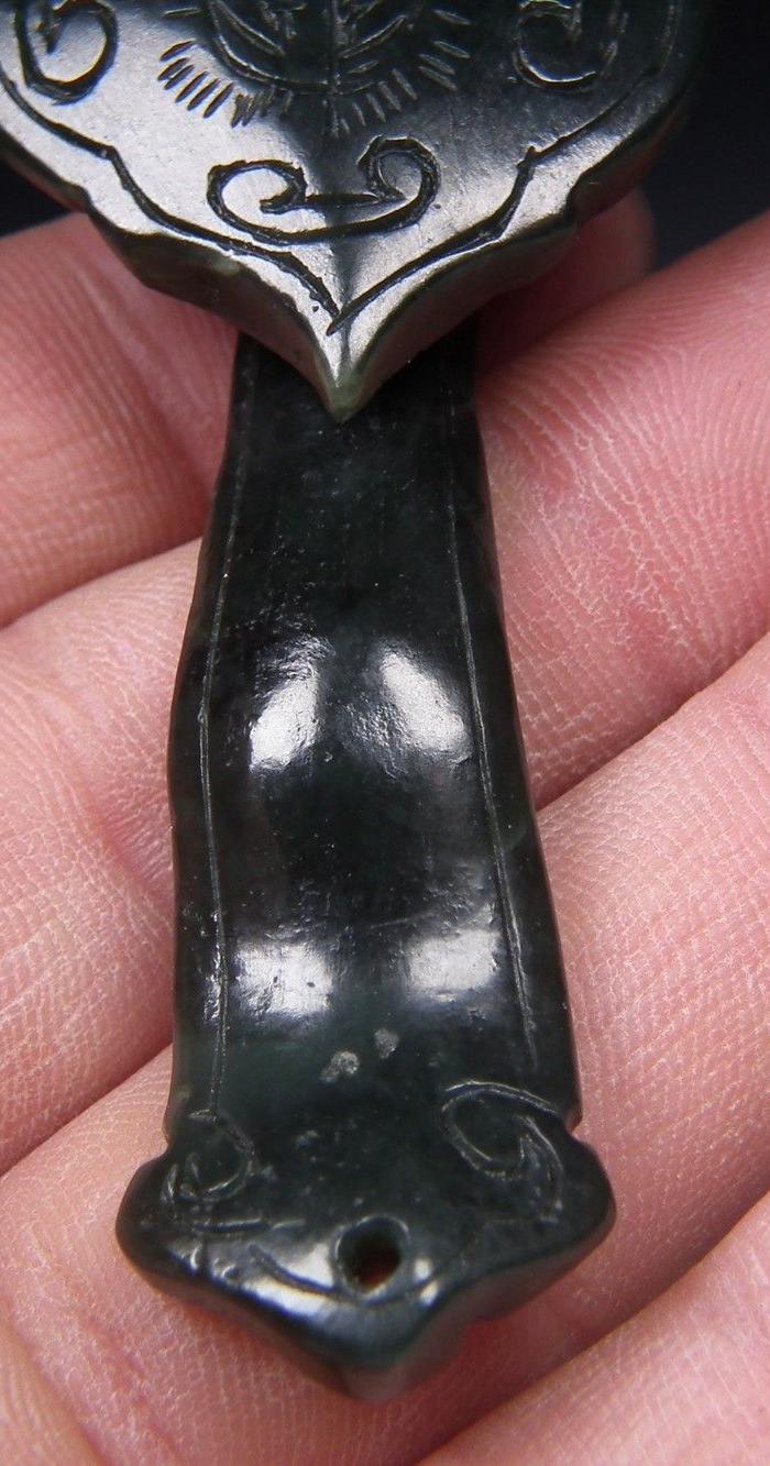 a11 正宗新工和田深色碧玉立体圆雕团寿纹大如意坠佩