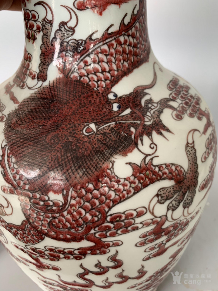 常丰轩珍玩器 釉里红龙纹棒槌瓶,釉面肥厚滋润,画工静美