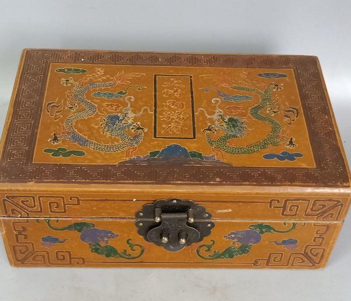 乡下收的乾清宫旧藏猫眼球一对漆器盒