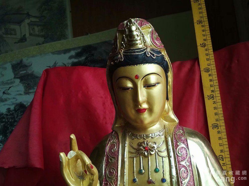 一手指小伤,还有一裂痕,6.6斤重,大香樟木雕刻观音神像菩萨