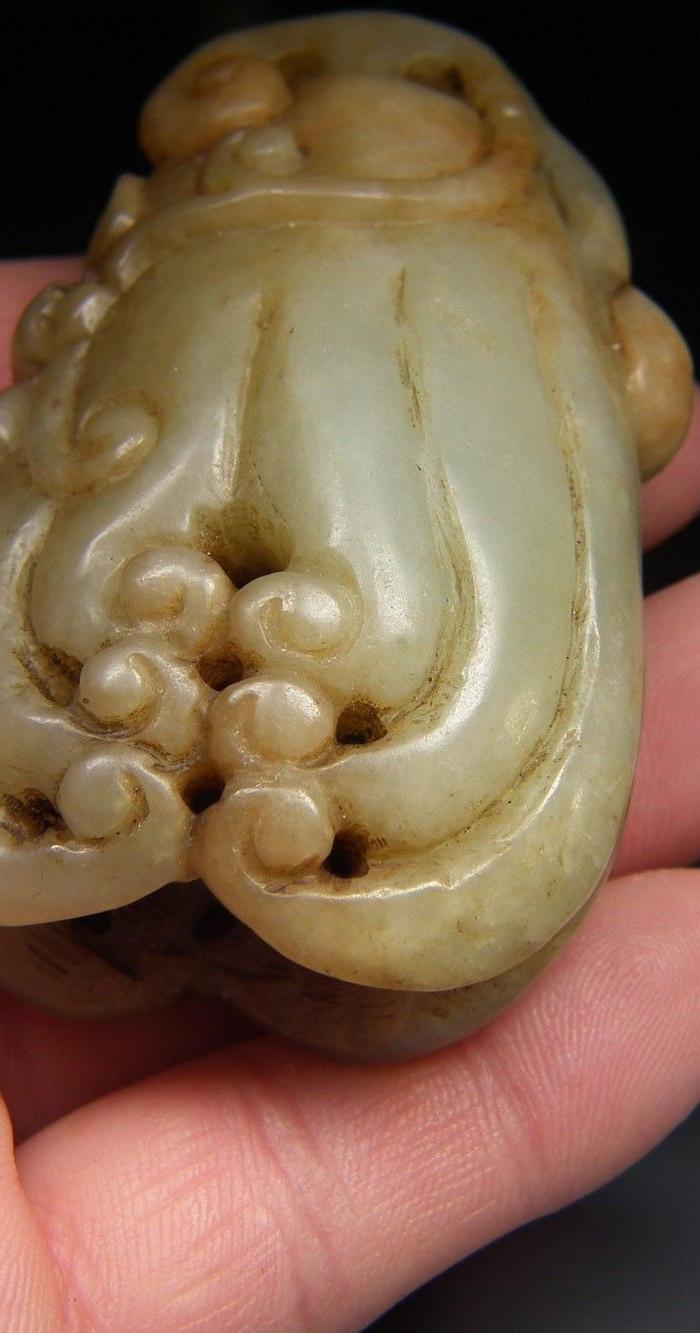 a12 和田玉老提油仿古做旧带沁带孔圆雕佛手大把件