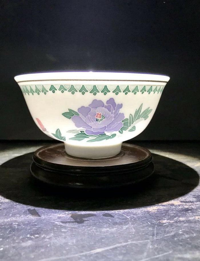 尊贵生活享受:醴陵红官窑手绘紫牡丹超薄毛瓷碗