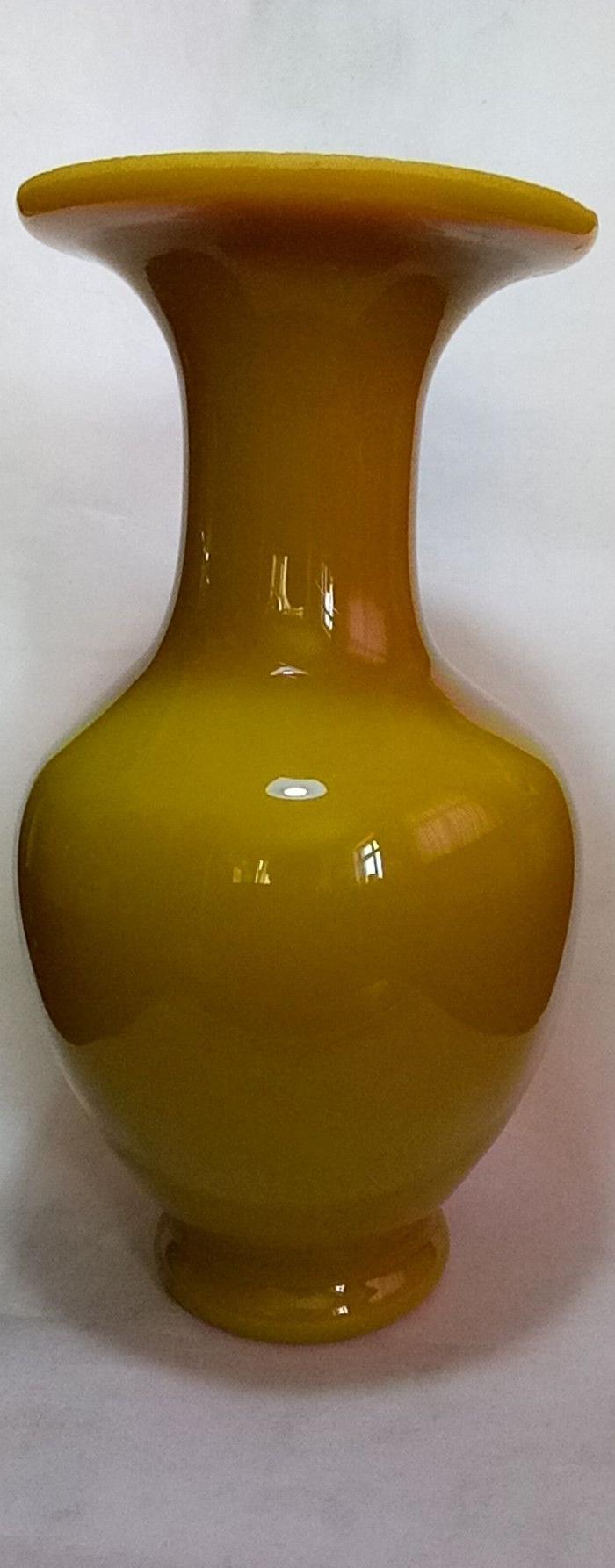 老琉璃鸡油黄赏瓶