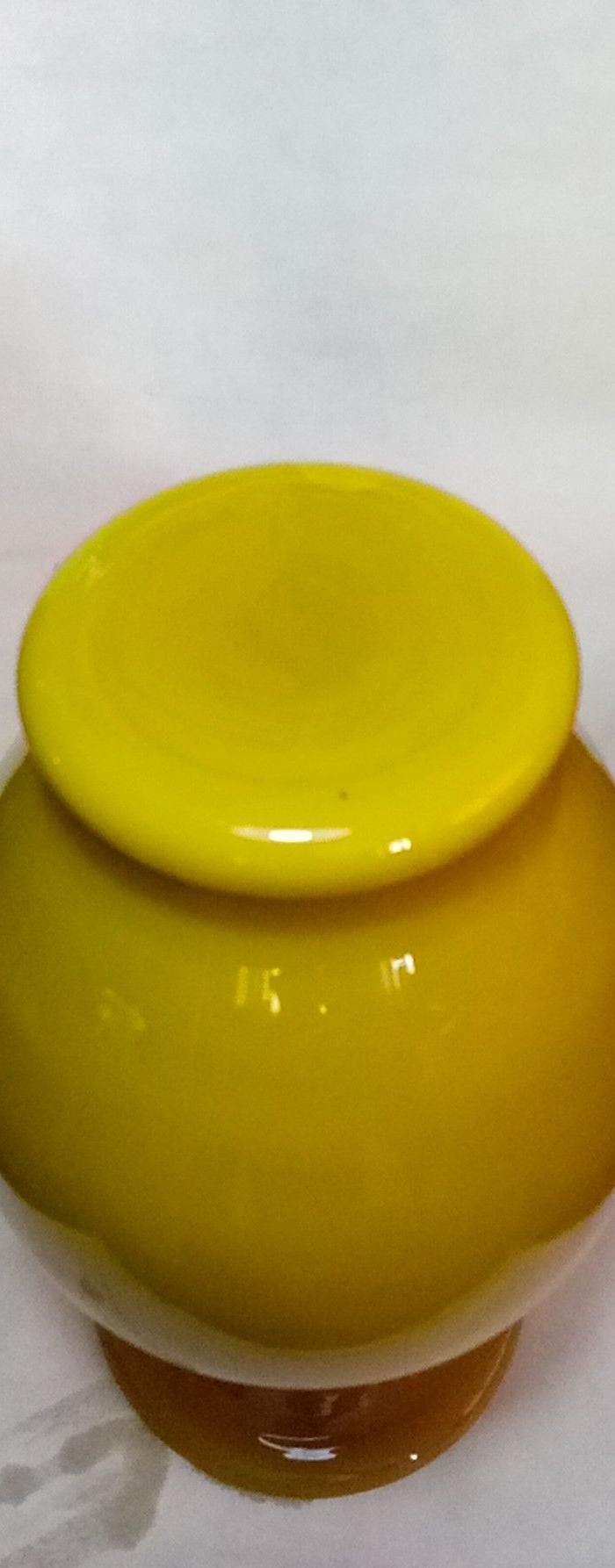 老琉璃鸡油黄赏瓶