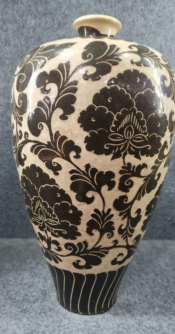 磁州窑刻画梅瓶