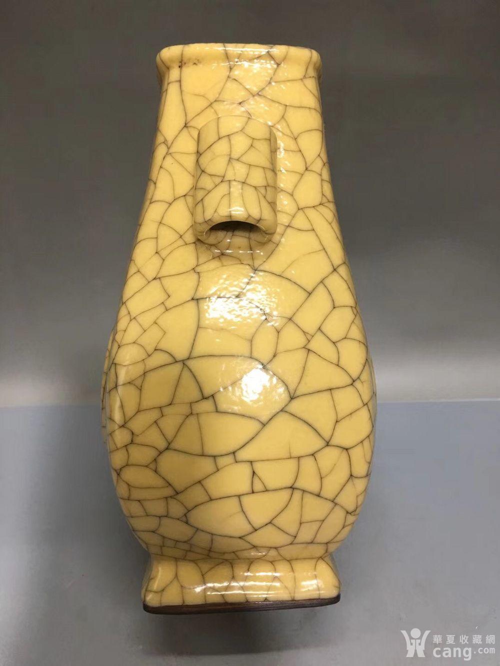 哥窑黄釉开片贯耳瓶