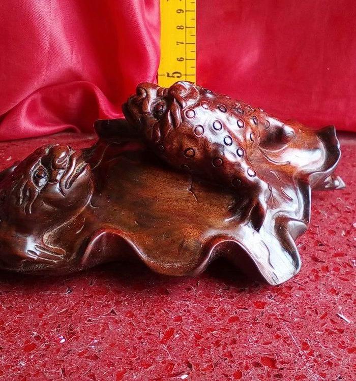 酸枝木红木,纯手工雕刻花鸟动物之招财金蟾两只在荷叶,和气生财