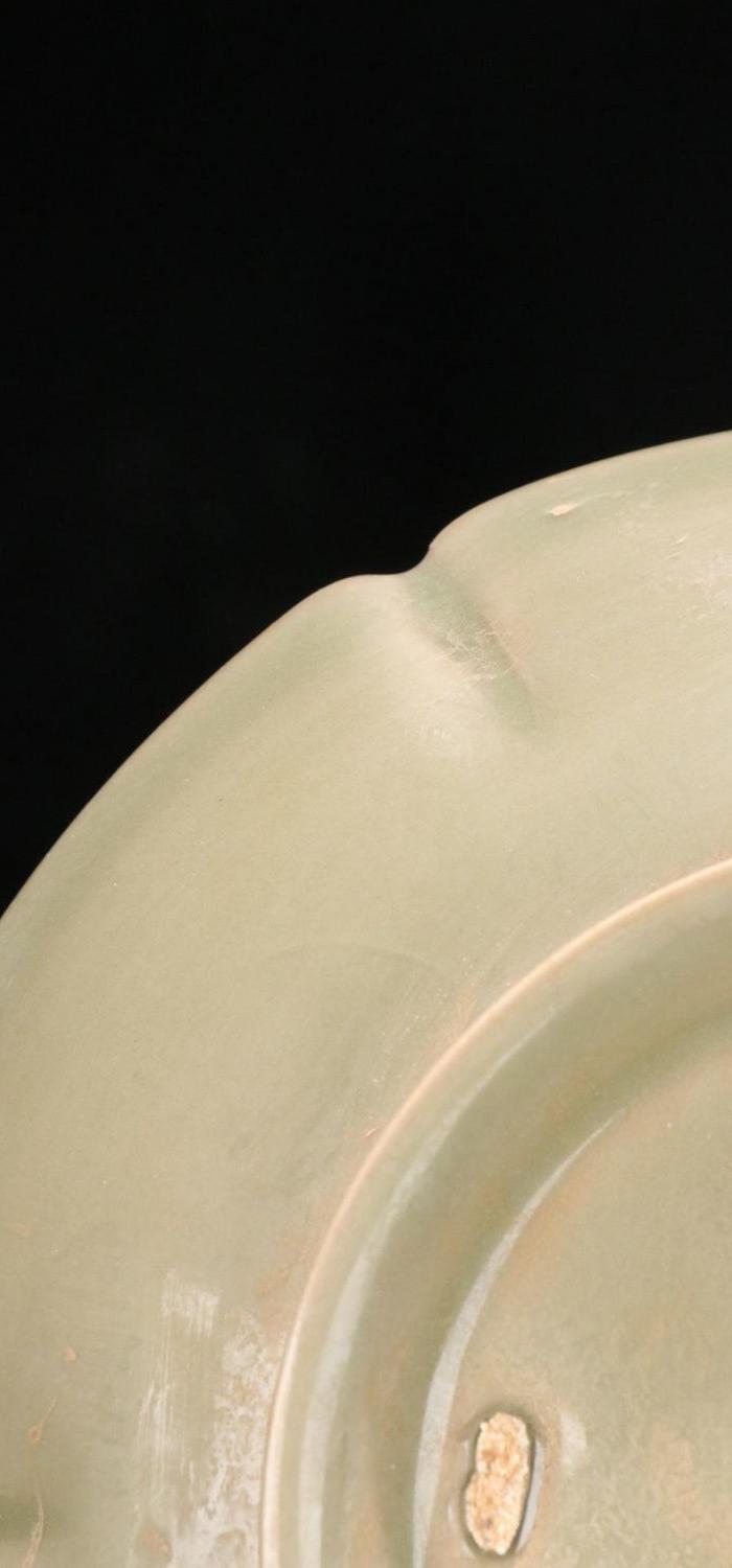 回流: 旧藏 越窑秘色瓷 凤凰纹 赏盘