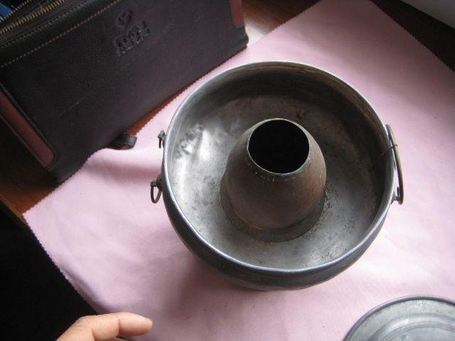 有钱人家讲究吃穿用的锡制火锅