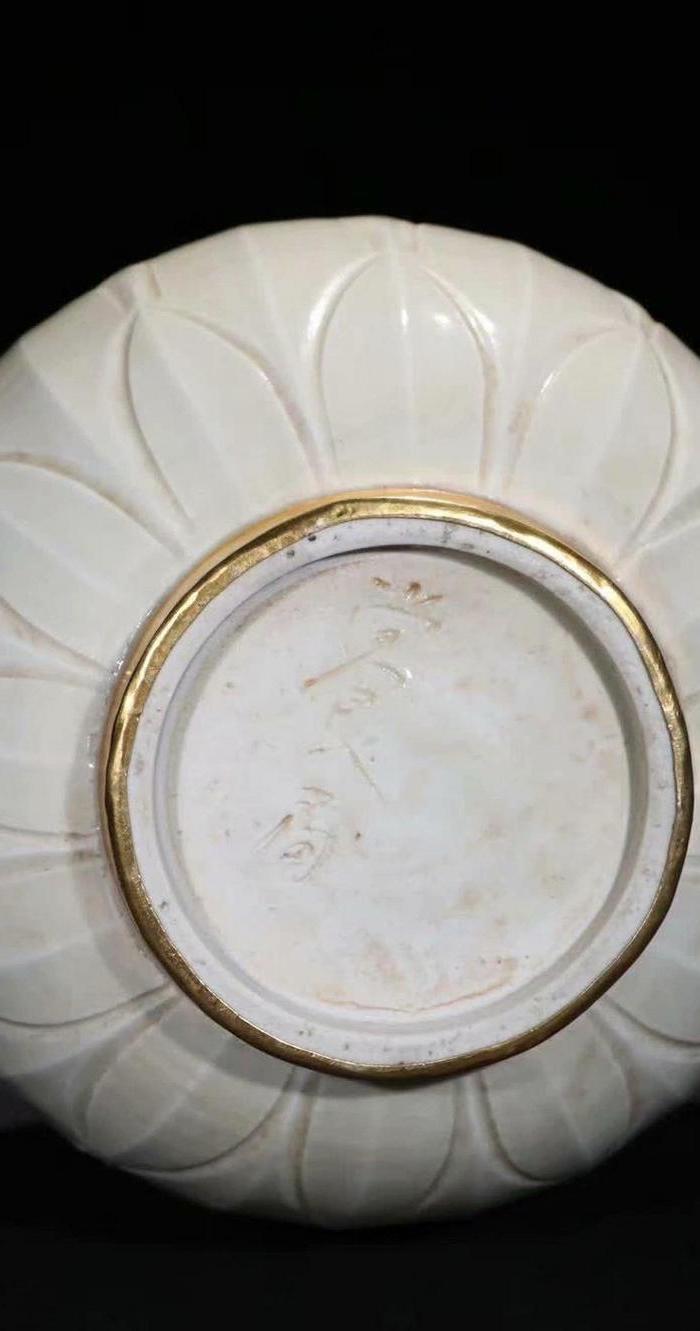 * 定窑白瓷包银鎏金执壶