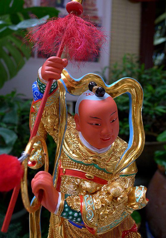 31厘米樟木雕漆线雕哪吒三太子 中坛元帅