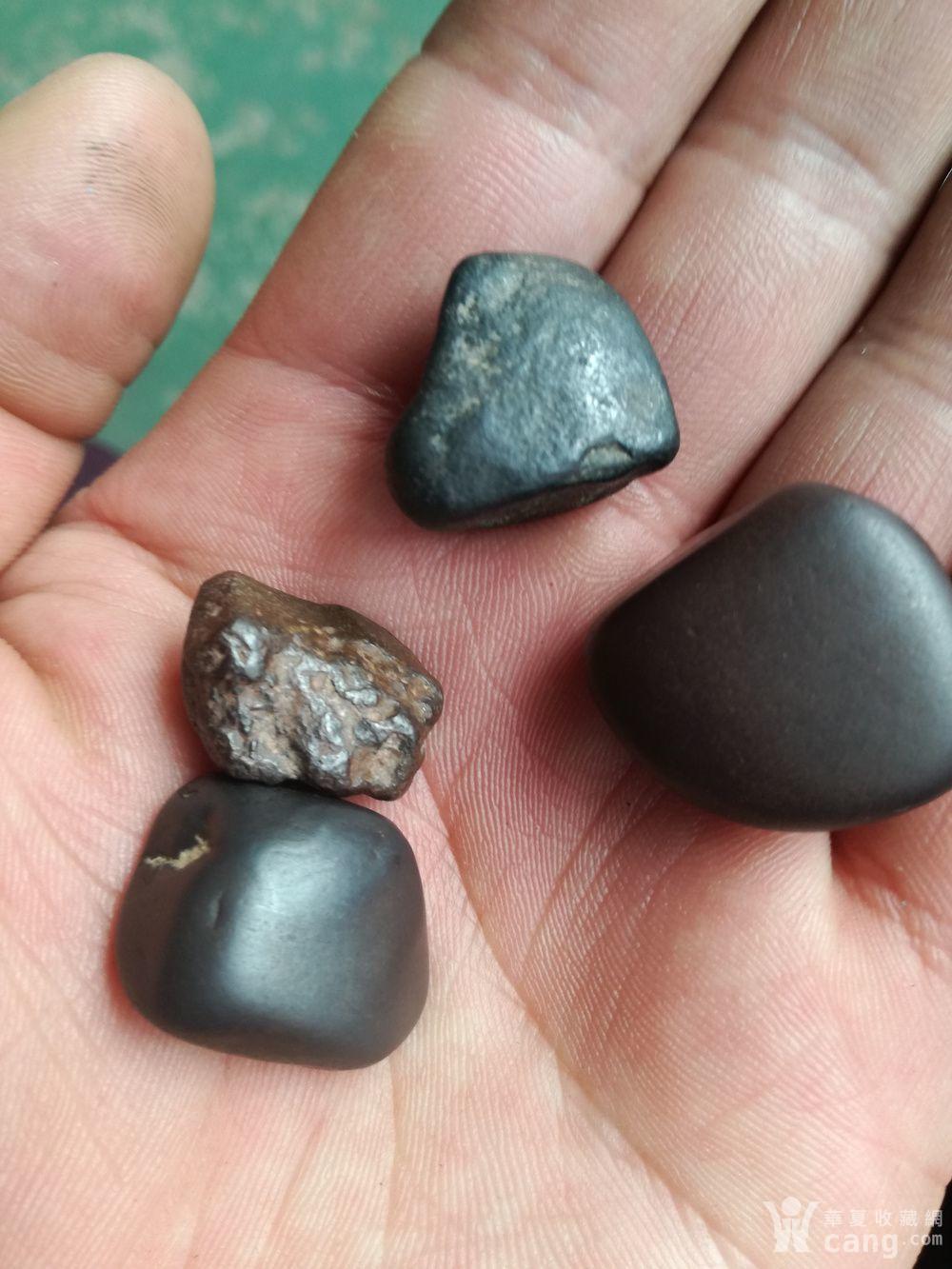 自己捡的四块小陨石